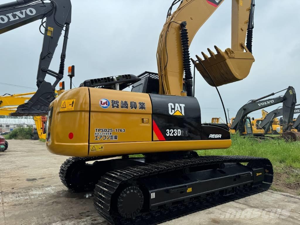 CAT 323D2 履带挖掘机