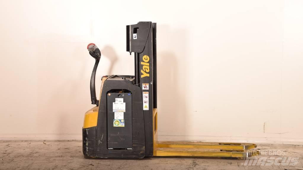 Yale MS 14 AC 手推堆垛车