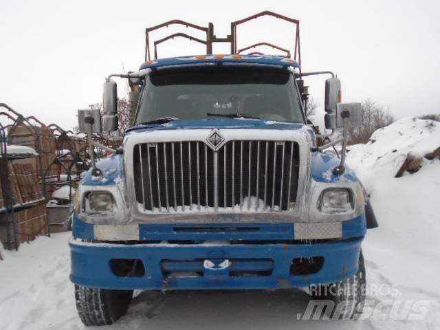 International 4600 平板栏板货车