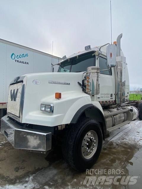 Western Star 4900SB 牵引车
