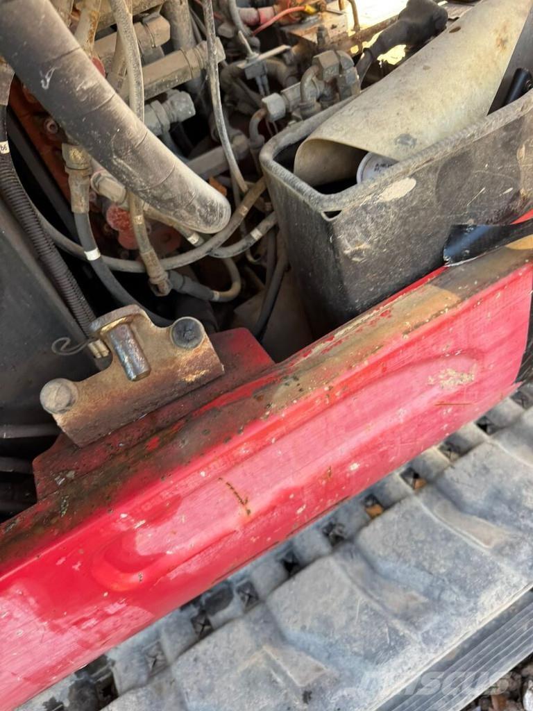 Takeuchi TB260 小型挖掘机