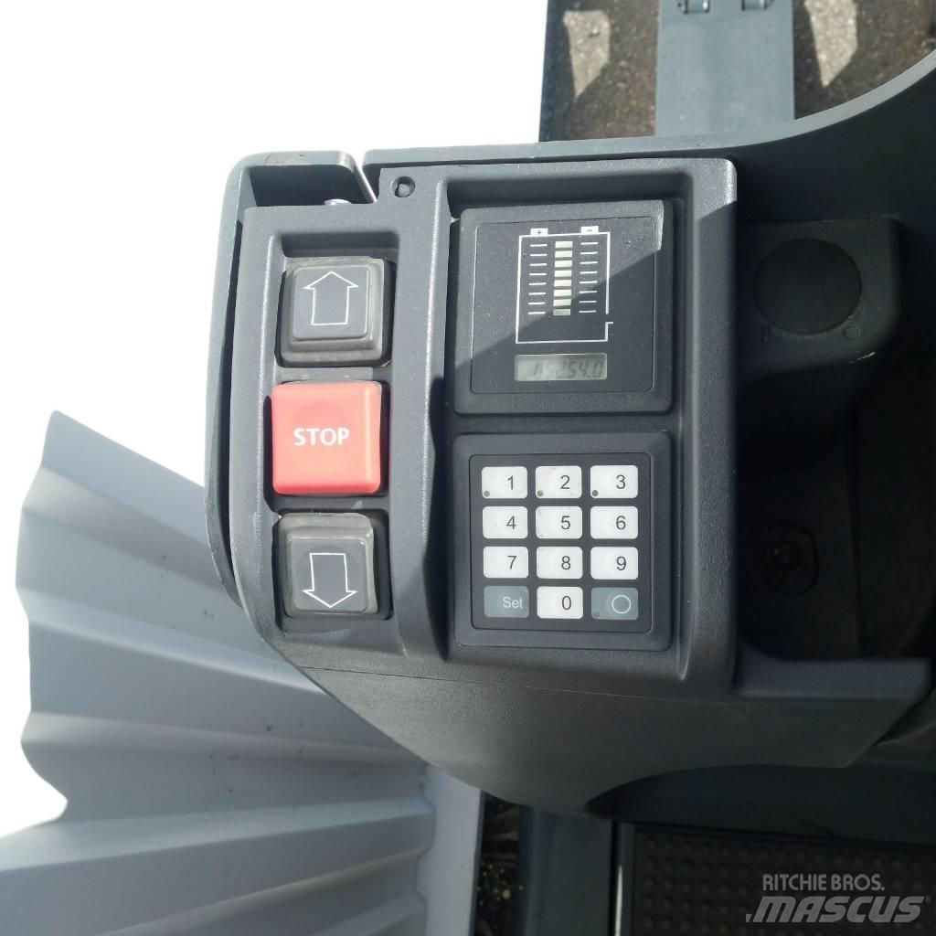 Jungheinrich ECE 220 低架装载机