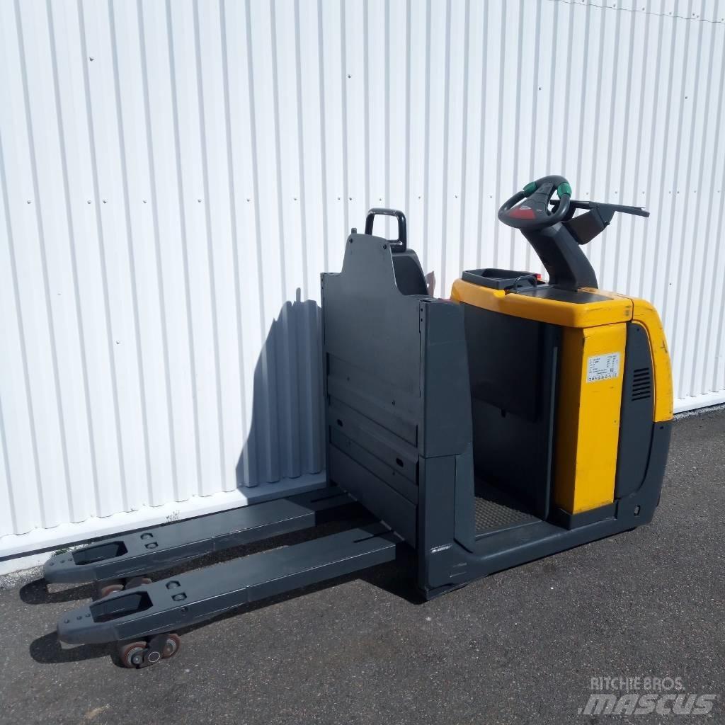 Jungheinrich ECE 220 低架装载机