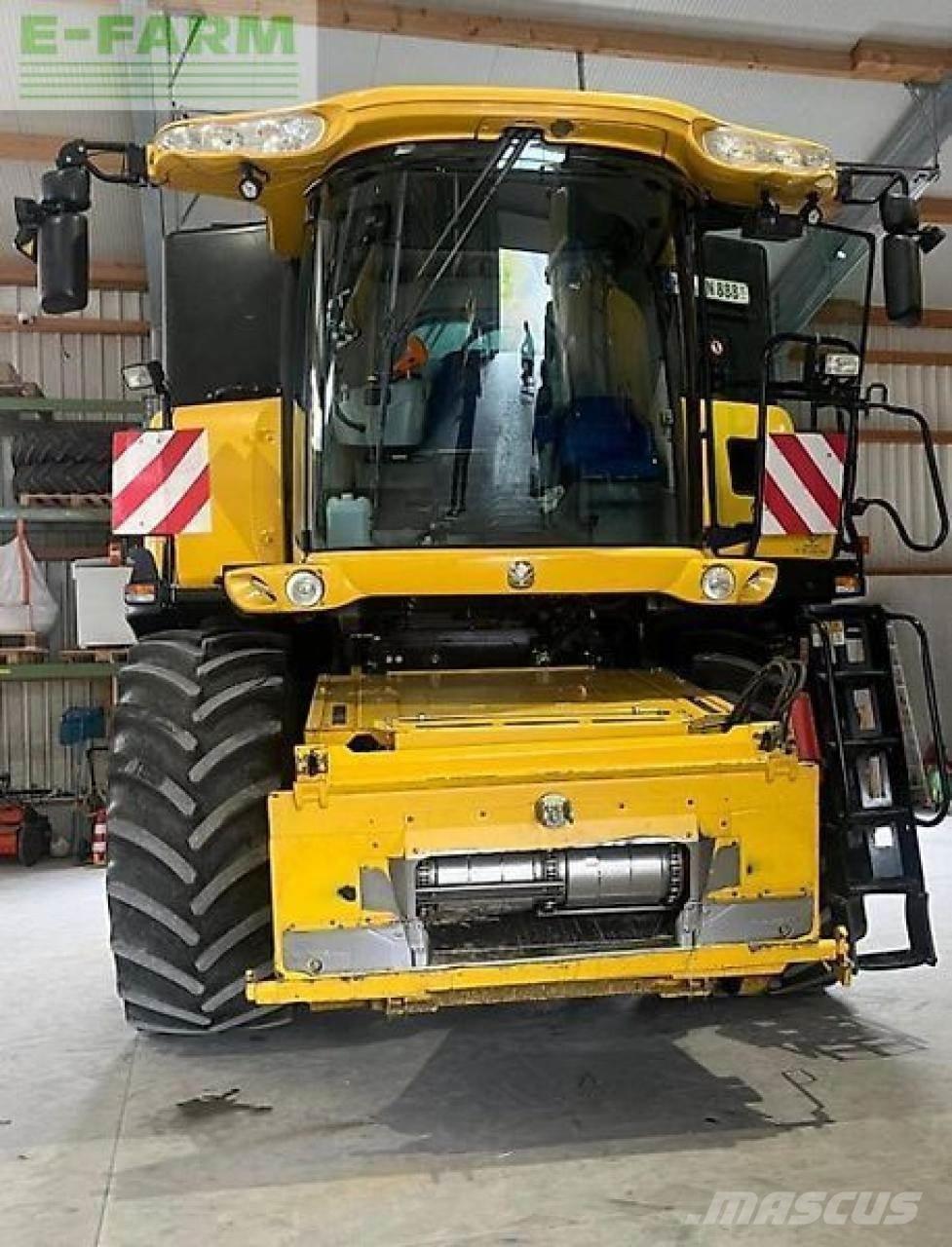 New Holland cr8080 联合收割机