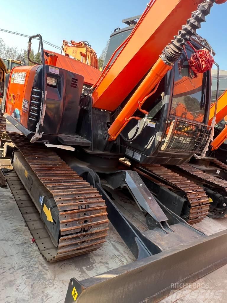 Hitachi ZX70 中型挖掘机