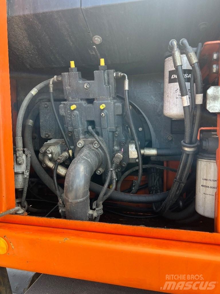 Doosan DX 160 W-3 轮式挖掘机