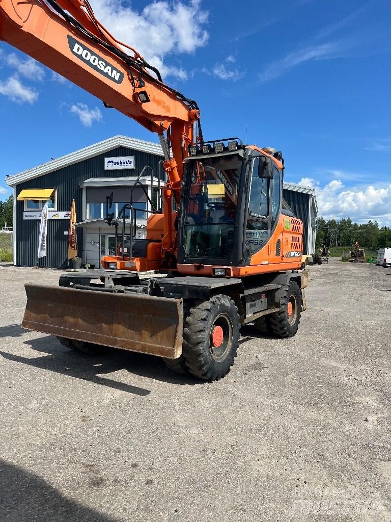 Doosan DX 160 W-3 轮式挖掘机