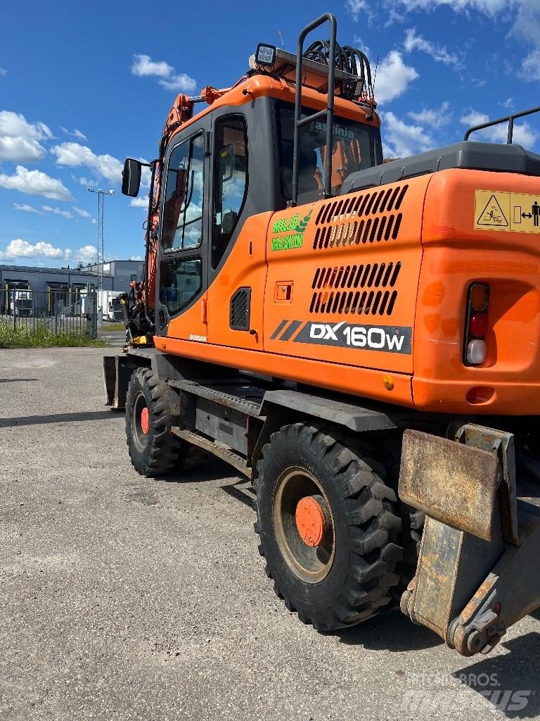 Doosan DX 160 W-3 轮式挖掘机