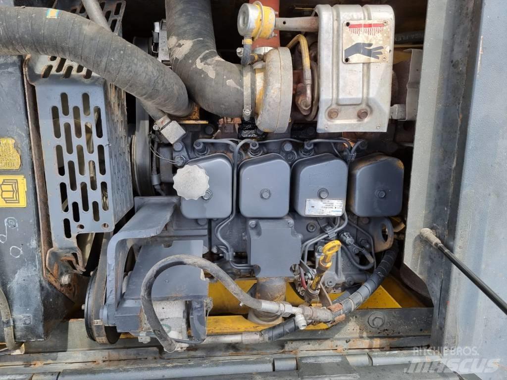 Komatsu PW 130-7K 轮式挖掘机