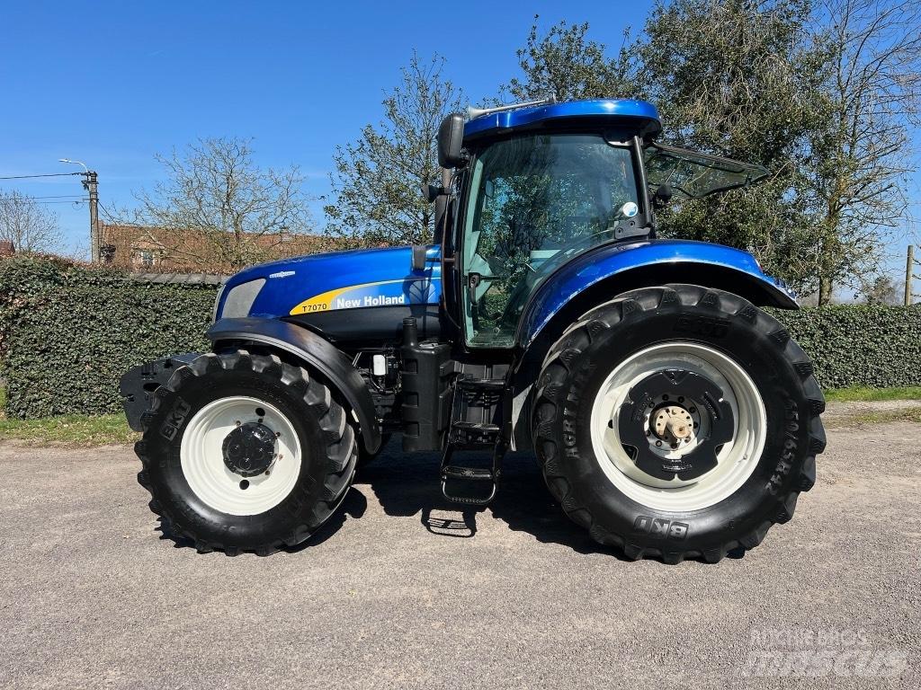 New Holland T 7070 拖拉机/农用车