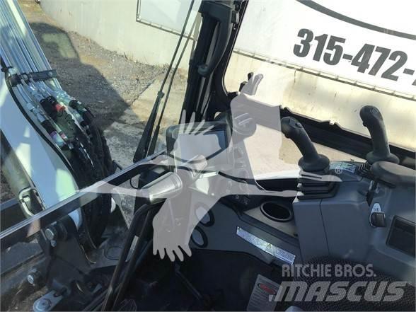 Bobcat E35R2 小型挖掘机