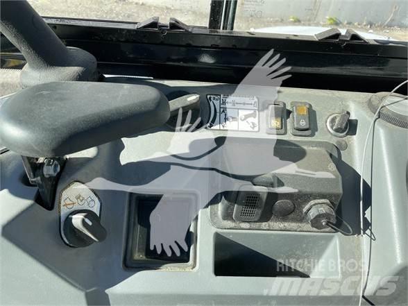 Bobcat E35R2 小型挖掘机