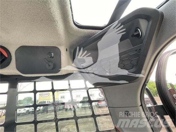 Bobcat T76 滑移装载机