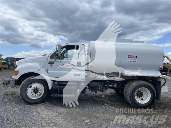 Ford F750 XL 水罐车