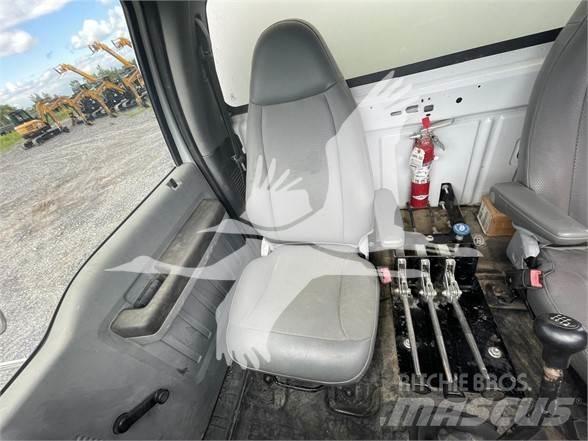 Ford F750 XL 水罐车