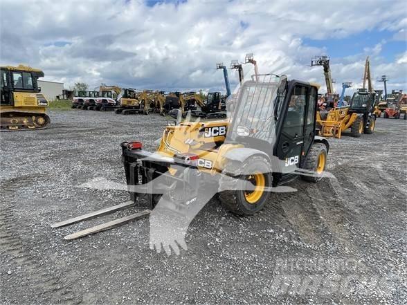 JCB 525-60 伸缩臂叉装车|叉装车