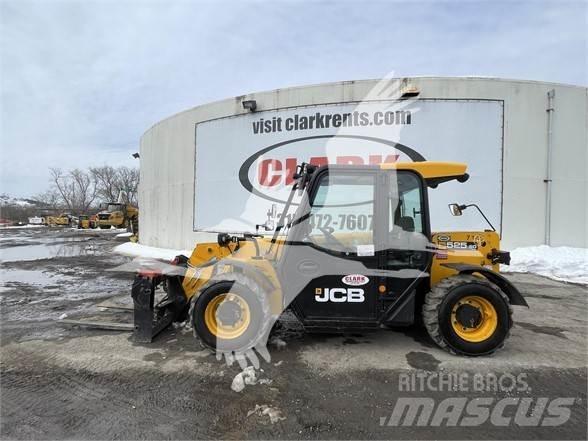 JCB 525-60 伸缩臂叉装车|叉装车