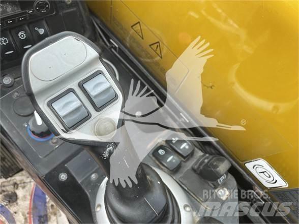 JCB 525-60 伸缩臂叉装车|叉装车