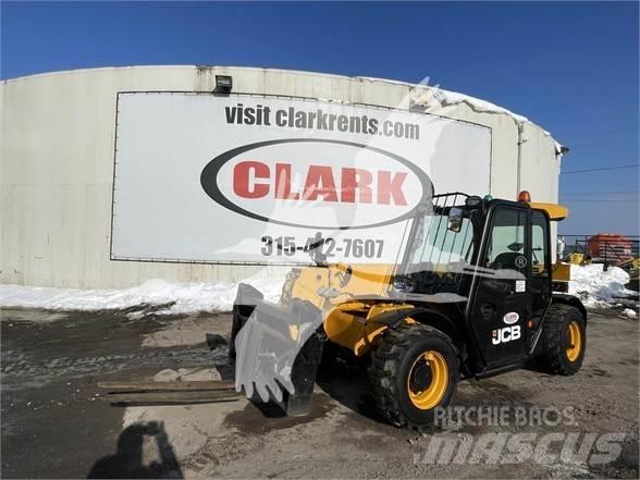 JCB 525-60 伸缩臂叉装车|叉装车