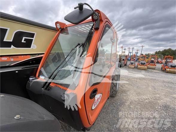 JLG 742 伸缩臂叉装车|叉装车