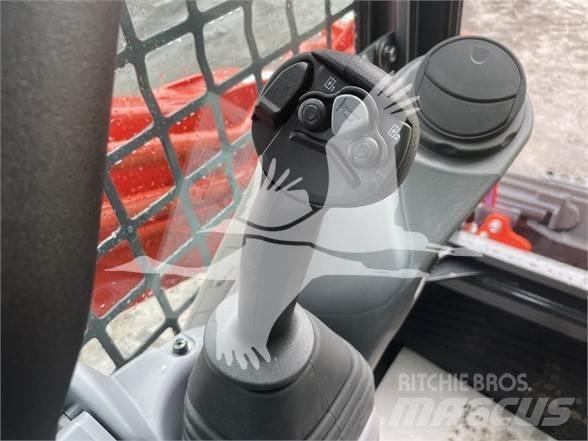 Kubota SVL75 滑移装载机