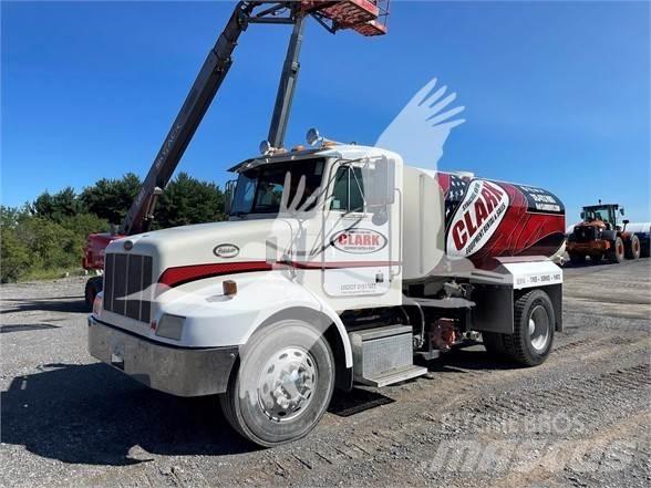 Peterbilt 330 水罐车