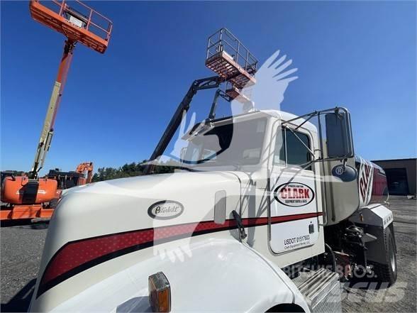 Peterbilt 330 水罐车