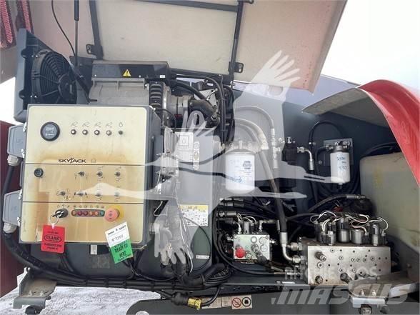 SkyJack SJ66T 直臂高空工作平台