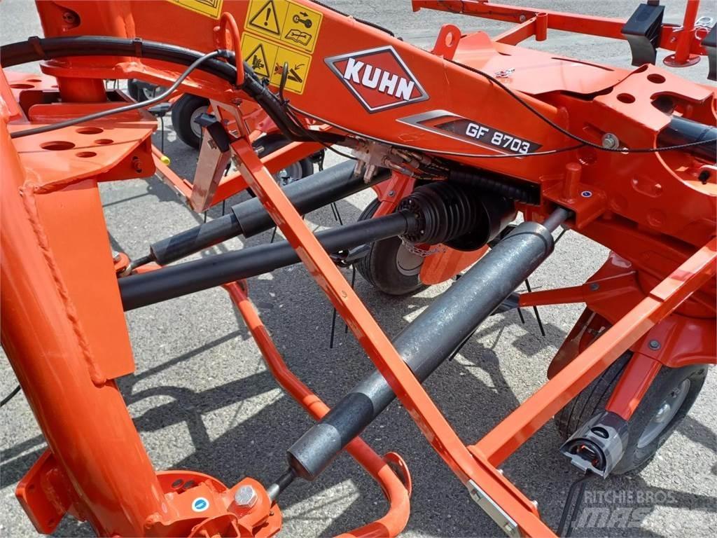 Kuhn GF 8703 犁耙和摊草机
