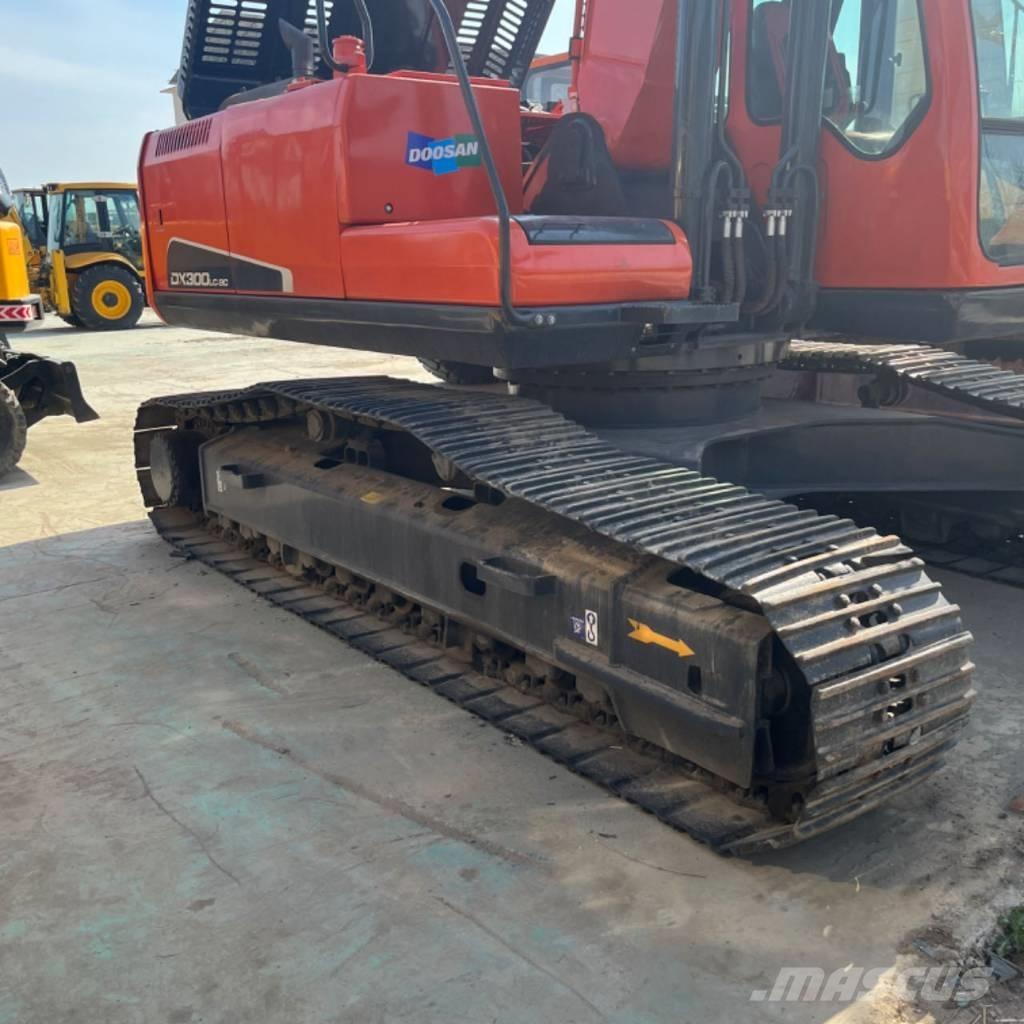 Doosan DX 300 履带挖掘机