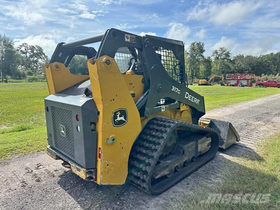 John Deere 317G 滑移装载机