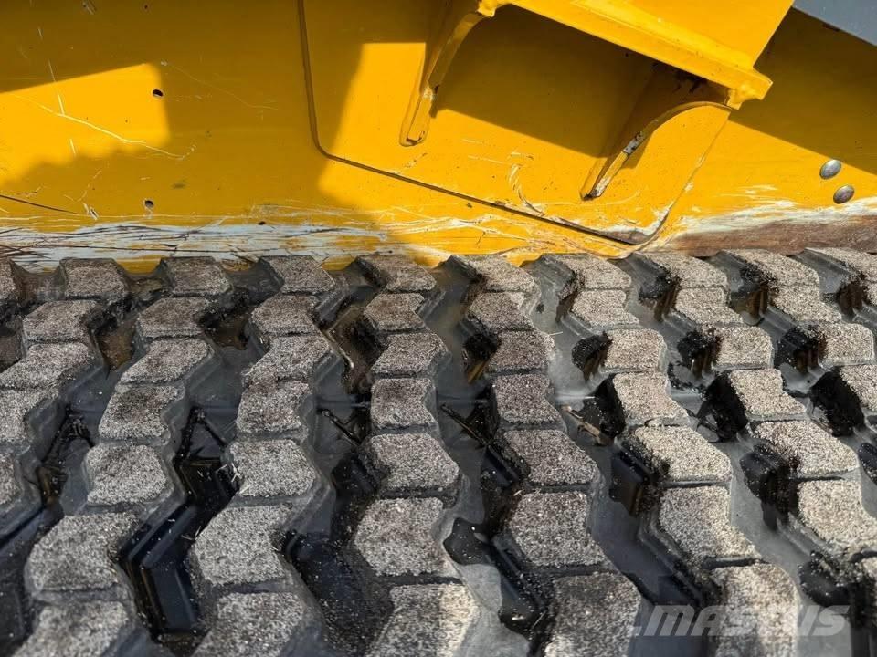 John Deere 317G 滑移装载机