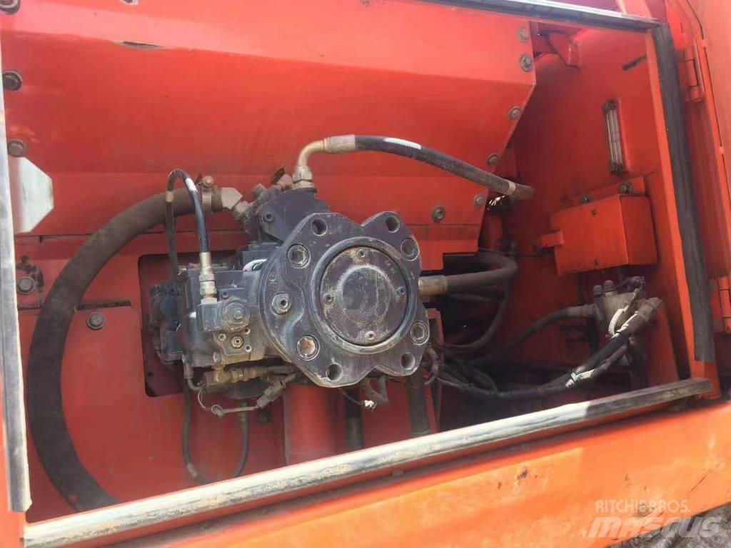 Hitachi ZX 210 履带挖掘机