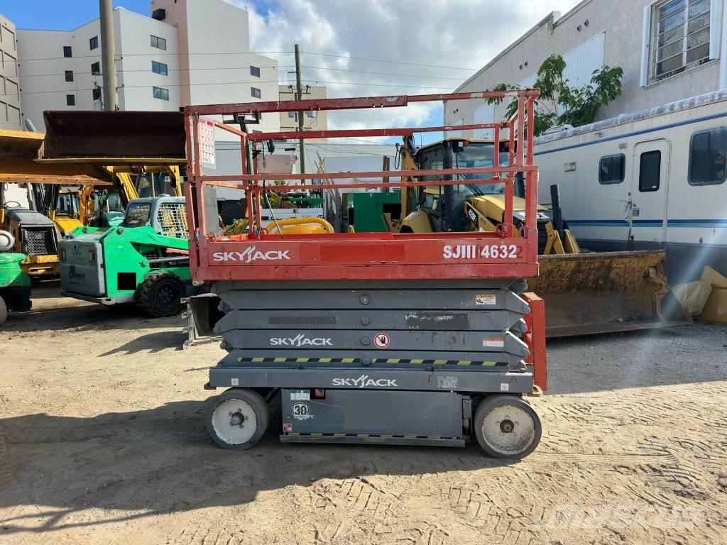 JLG 32 Lift 剪叉式升降机
