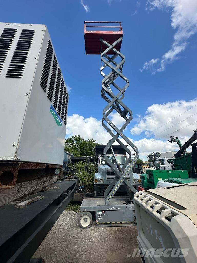 JLG 32 Lift 剪叉式升降机
