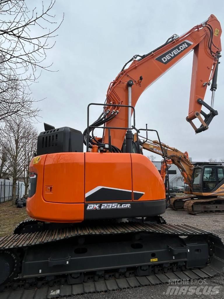 Develon DX 235 LCR-7 履带挖掘机