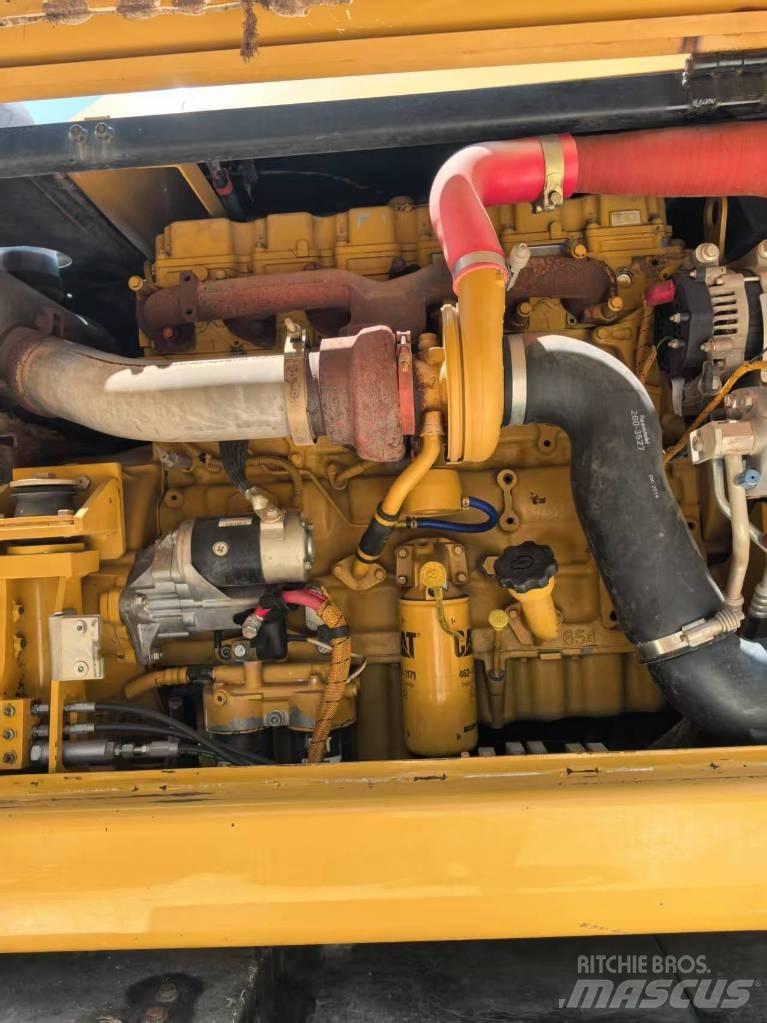 CAT M 320 轮式挖掘机