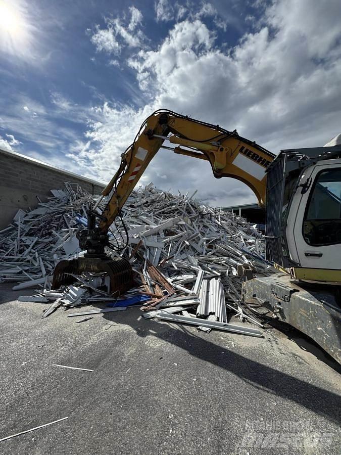 Liebherr A316 Li 特种挖掘机