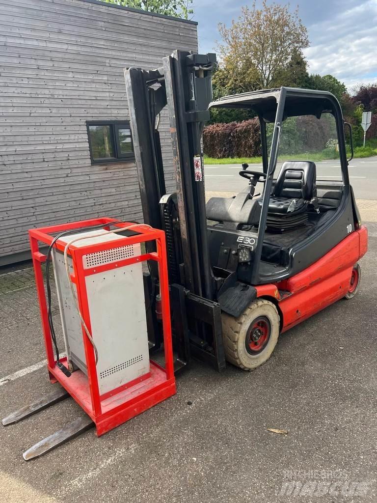 Linde E30-01 电动叉车