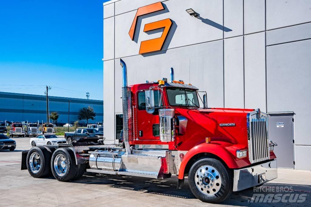 Kenworth W 900 牵引车