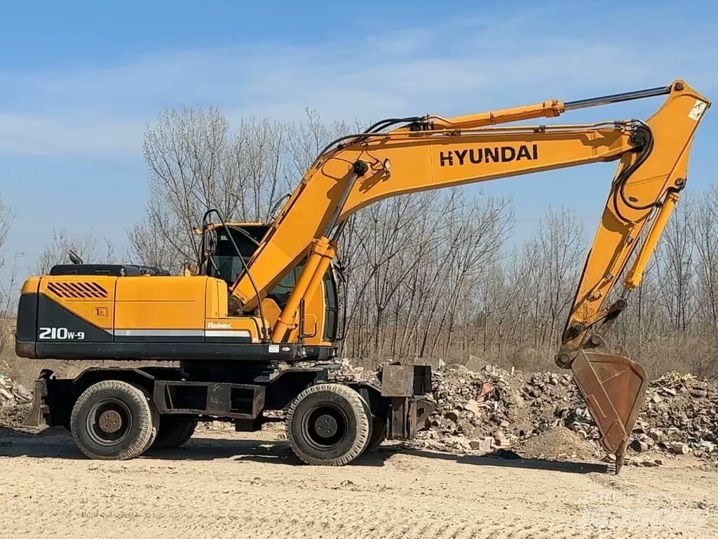 Hyundai R210W-9 轮式挖掘机