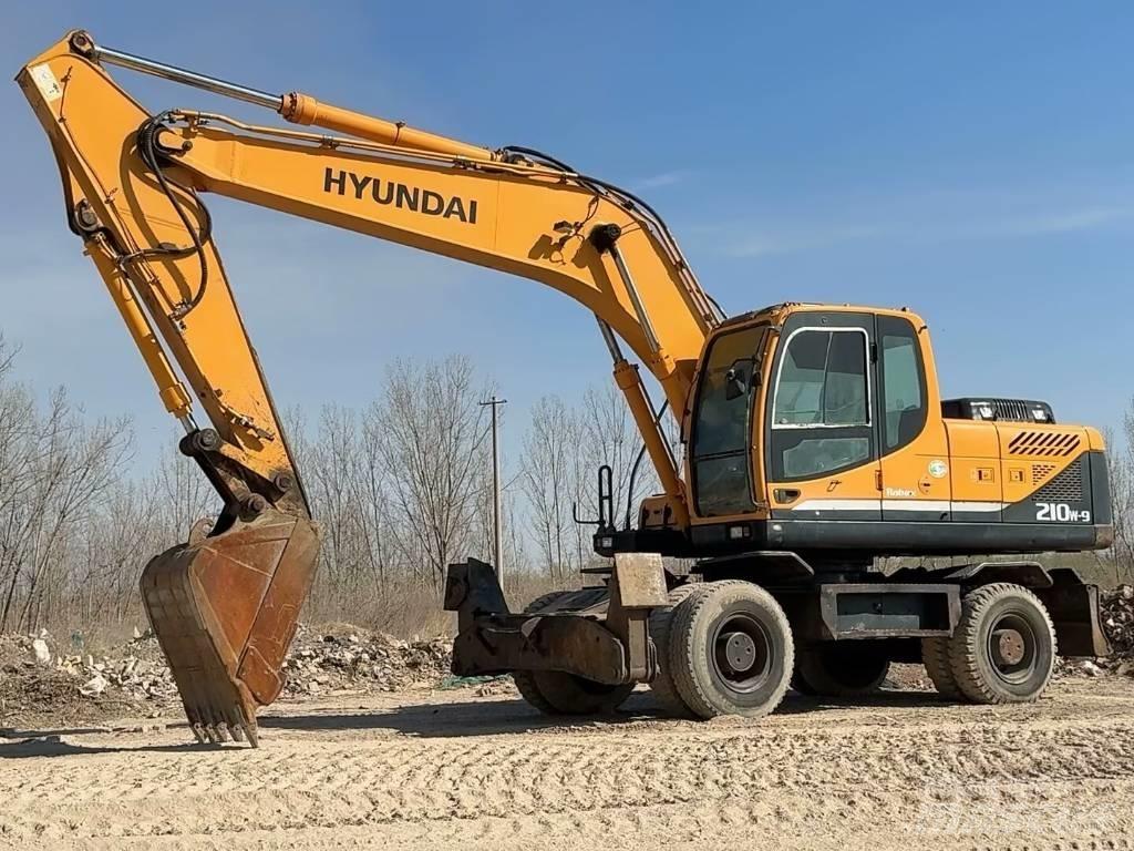 Hyundai R210W-9 轮式挖掘机