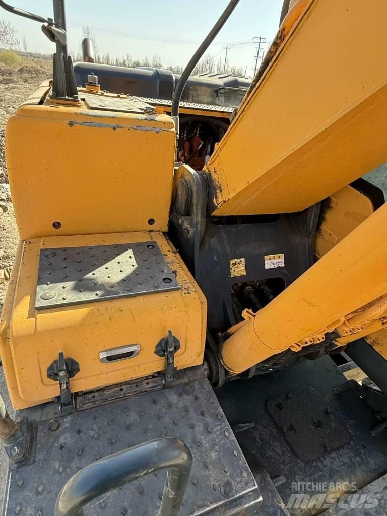 Hyundai R210W-9 轮式挖掘机