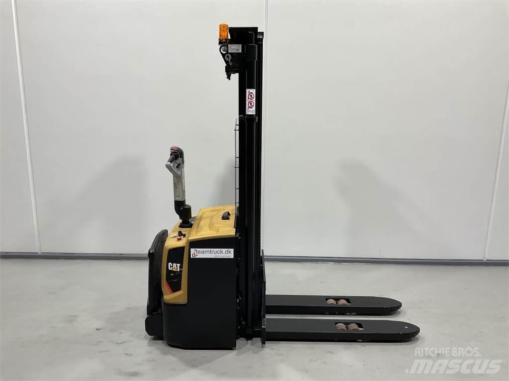 CAT NSP16N2R 行走式堆垛机