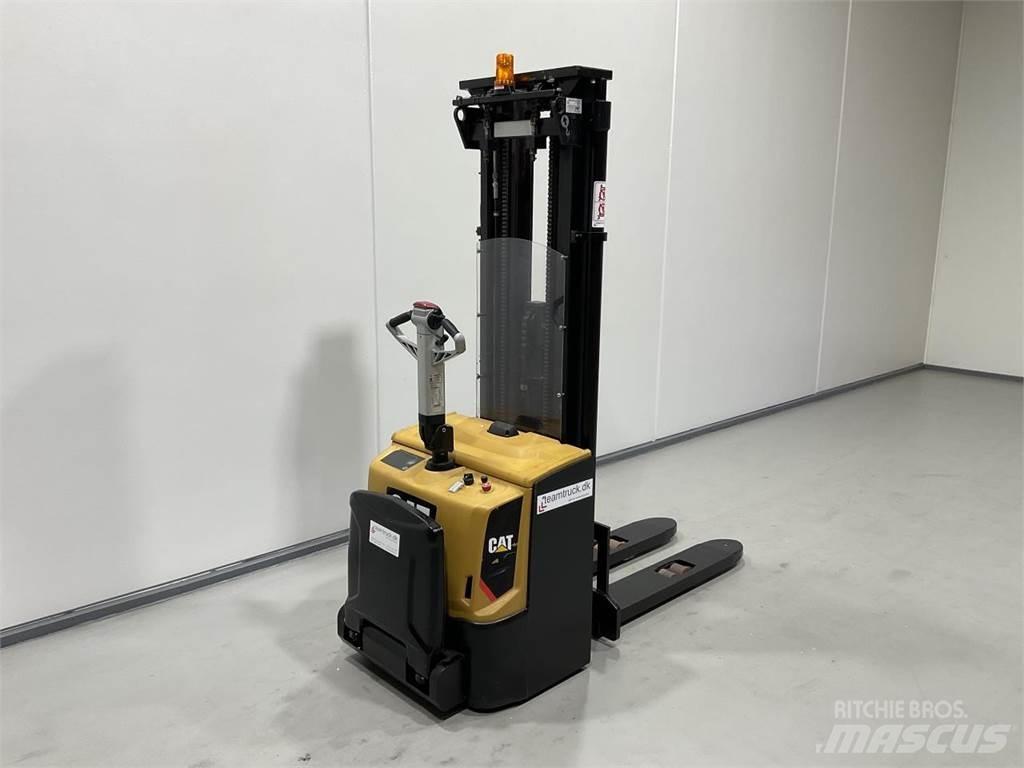 CAT NSP16N2R 行走式堆垛机