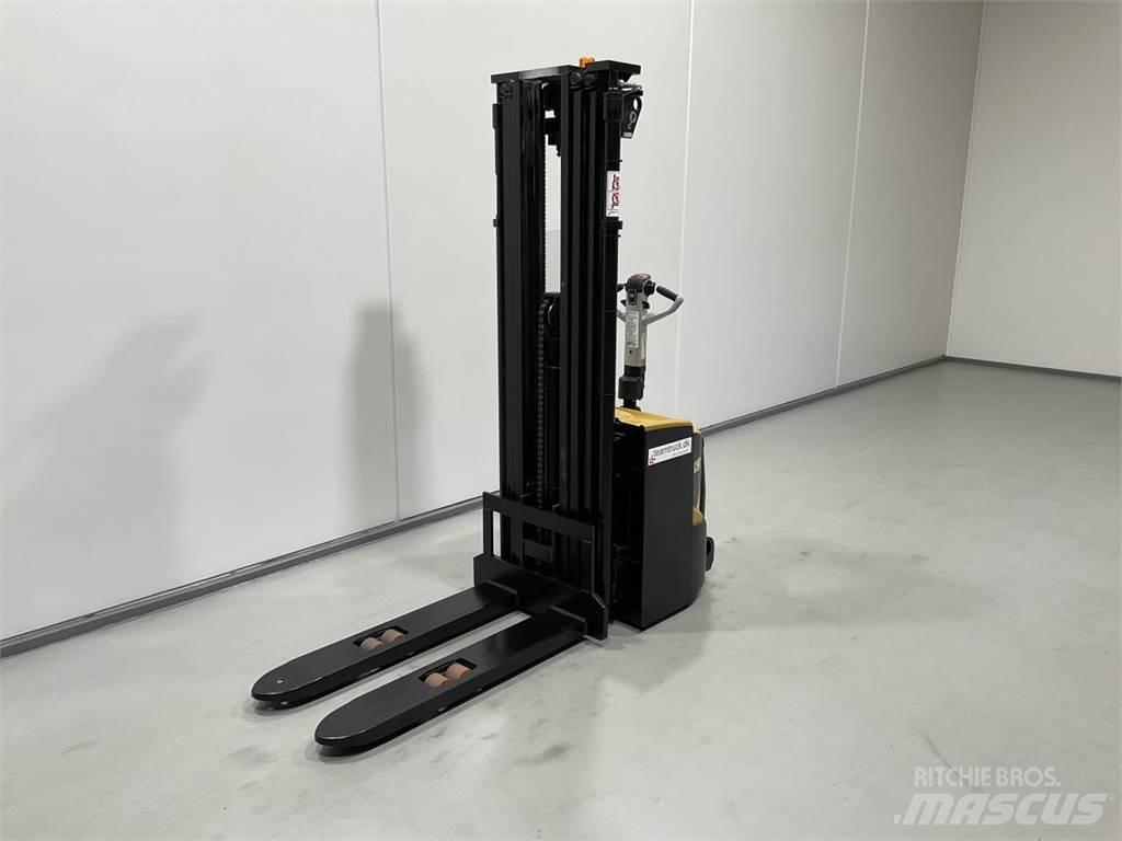 CAT NSP16N2R 行走式堆垛机