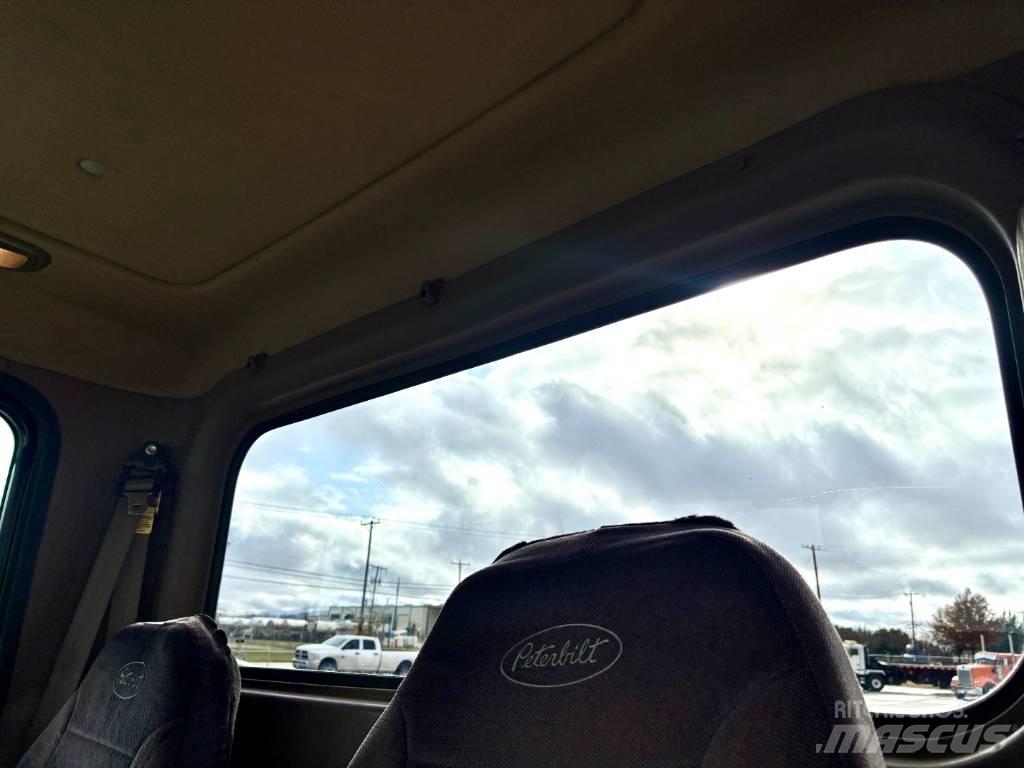 Peterbilt 388 牵引车