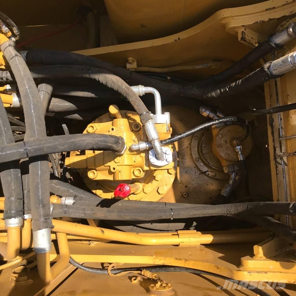 CAT 320 D 水陆两栖挖掘机