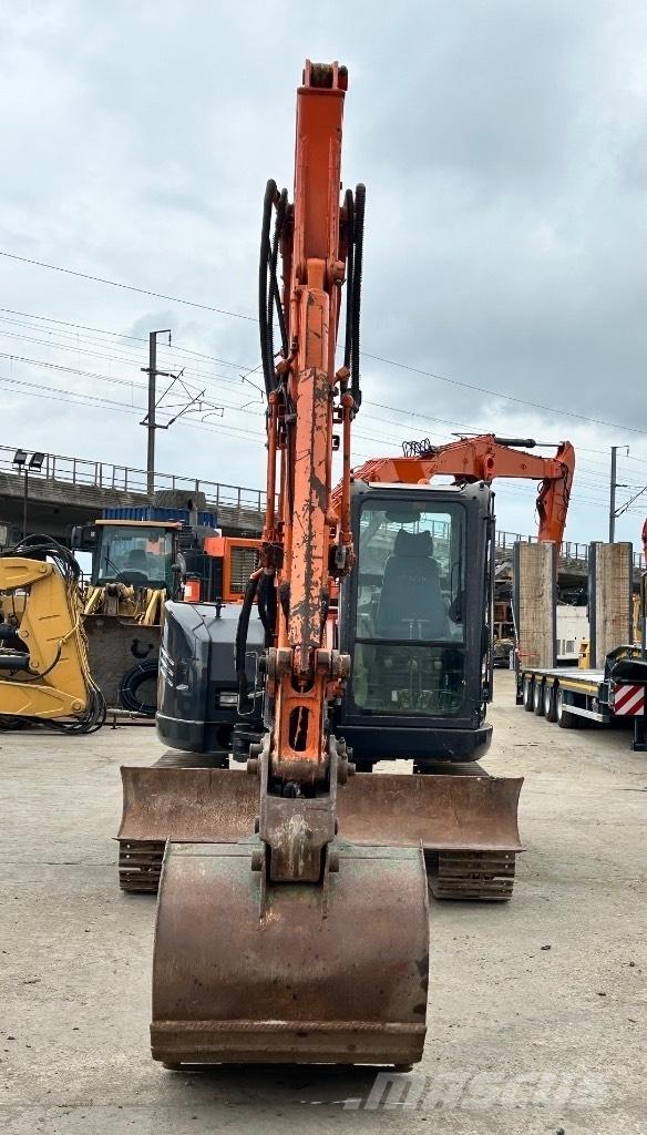 Hitachi Zaxis 85 USB 中型挖掘机