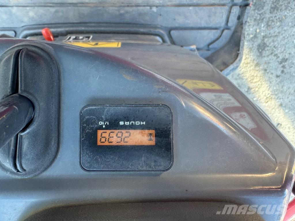 Yanmar SV08 (1E826) 小型挖掘机